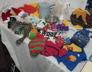 lot 303 image: Assorted Pet Items