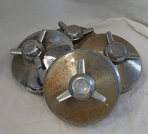 lot 304 image: 4 Chrome Hub Caps