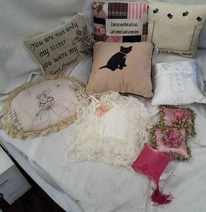 lot 325 image: Assorted Pillows