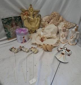 lot 361 image: Angels and More.