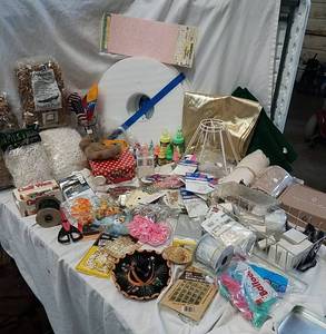 lot 365 image: Generous Quantity of Craft Items