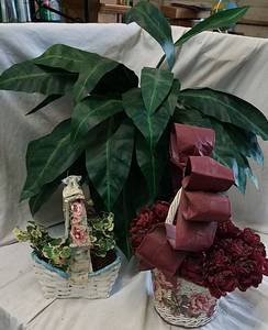lot 366 image: Artificial Flowers &amp Greenery in Baskets