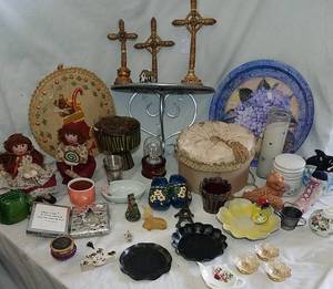 lot 378 image: Household Decor
