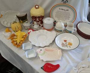 lot 382 image: Ceramic Kitchen &amp Table Items