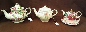 lot 210 image: 3 Tea Pots