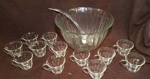 lot 224 image: Glass Punch Set