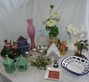 lot 397 image: Assorted Household Decor
