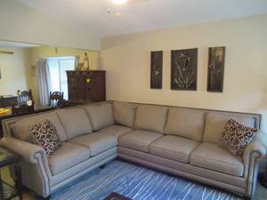 lot 2 image: WEIRS FURNITURE CUSTOM BUILT 9000 SECTIONAL BY MAYO WITH THROW PILLOWS. BARELY USED IN EXCELLENT CONDTION