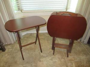 lot 22 image: 4 PIECE SOLID OAK WOOD TV TRAY TABLE SET WITH STAND