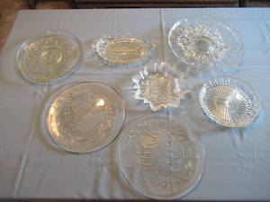 lot 30 image: GLASSWARE INCLUDING CAKE STAND, SERVING PLATES AND MORE
