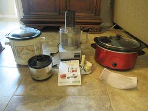 lot 38 image: HAMILTON BEACH, RIVA AND LITTLE DIPPER CROCK POTS AND CRUISINART FOOD PROCESSOR DLC-5 SERIES