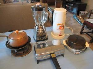 lot 39 image: OSTER 7 SETTING BLENDER, MR. COFFEE ICED TEA MAKER, WESTBEND AUTOMATIC EGG COOKER, PIZZELLE CHEF AUTOMATIC (COOKIE MAKER) AND DUTCH COPPER CHAFFING DISH