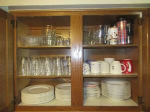 lot 49 image: MIKASA ULTIMA  SUPER STRONG FINE CHNA INCLUDES PLATES SAUCERS AND BOWLS, GLASS DRINKING GLASSES, COFFEE CUPS AND ASSORTED TRAVEL CUPS