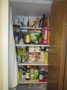 lot 53 image: CONTENTS OF PANTRY INCLUDESM COOK BOOKS AND PERISHABLES