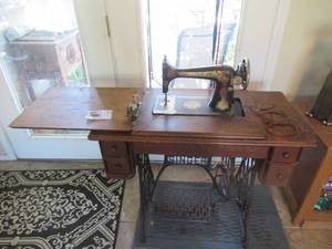 lot 64 image: SINGER SEWING MACHINE MARKED JUNE 14TH 1910 AND OCTOBER 10TH 1911. HAS ORIGINAL LEATHER BELT, ORIGINAL BOBBINS AND ALL ACCESSORIES. IN EXCELLENT CONDITION