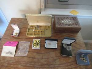 lot 67 image: VINTAGE FEATHER EARINGS, GOLD PLATED CUFFLINKS, TINY GOLD NECKLACE, BUTTON COVERS AND MORE