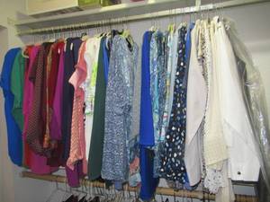 lot 94 image: WOMENS DESIGNER BUTTON UP AND PULL OVER LONG SLEEVE SHIRTS SIZES L -XL