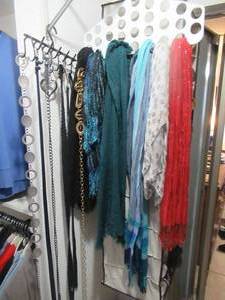 lot 96 image: WOMENS SCARVES BEAUTIFUL ASSORTMENT. SOME POSSIBLY SILK