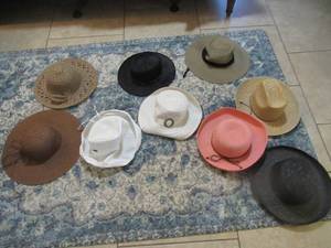 lot 99 image: FASHION, GARDENING AND POOL LOUNGING HATS