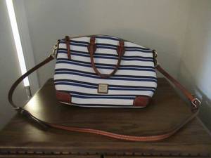 lot 100 image: DOONEY AND BOURKE LEATHER PURSE. LOOKS UNUSED