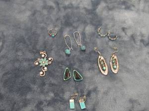 lot 131 image: STERLING SILVER AND TURQUOISE RING, 4 PAIRS OF STERLING SILVER AND TURQUOISE EARINGS, STERLING SILVER AND TURQUOISE PENDANT AND TURQUOISE AND ONYX EARINGS
