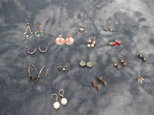 lot 133 image: 14 EARING PAIRS WITH  SEMI PRECIOUS STONES AND STERLING SILVER RING
