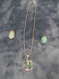 lot 134 image: ABALONE SHELL PENDANT MARKED MEXICO 9.25 AND 16  SILVER NECKLACE WITH CHICO ABALONE FASHION EARINGS
