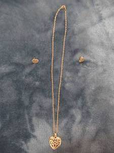 lot 135 image: 18 14K GOLD ROPE CHAIN WITH 14K GOLD HEART AND MATCHING 14K GOLD EARINGS BY JAMES AVERY