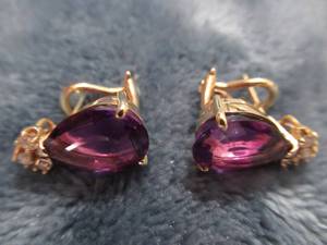 lot 136 image: 14K GOLD EARINGS WITH AMETHYST STONES AND 3 GENUINE DIAMONDS IN EACH EARING