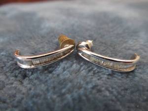 lot 138 image: 10K WHITE GOLD EARINGS WITH GENUINE DIAMONDS