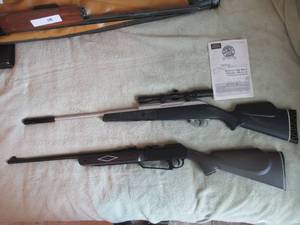 lot 142 image: BEEMAN GH500 PELLET RIFLE WITH 4 X 20MM SCOPE AND DAISY POWELINE 880  .177 AIR RIFLE