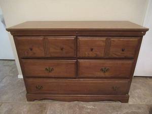 lot 169 image: SOLID OAK DRESSER 44 X 17 X 31 AND WOOD LUGGAGE RACK