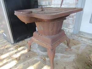 lot 184 image: ANTIQUE 1900S LAKESIDE FOUNDRY 295 SUN POTBELLY STOVE 20 12 X 20 12 X 21