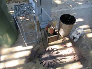 lot 188 image: PLANT STAND, CERAMIC TERRIER, WOODEN FLOWER DECOR, TRASH CAN, TIN GECKO, TIN HORNED FROG AND TIN SUN