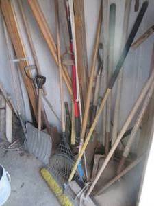 lot 192 image: GARDENING AND FARM TOOLS INCLUDING SHOVELS, RAKES, BROOMS, PITCH FORKS, HAY BAILER, SNOW SHOVEL, MACHETES AND MORE