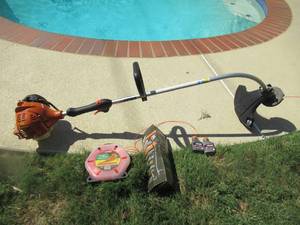 lot 195 image: ECHO GT-225 GAS POWERED 2-STROKE CURVED SHAFT WEED TRIMMER, ECHO TRIMMER LINE AND 2 STROKE ECHO OIL
