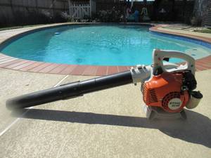 lot 197 image: STIHL GAS POWERED HANDHELDBLOWER MODEL BG 55