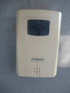 lot 199 image: OREGON SCENTIFIC WIRELESS RAIN MONITOR DISPLAYS HUMIDITY AND TEMPERATURE MISSING RAIN GAUGE PART BUT TEMP AND HUMIDITY PART WORKS GREAT