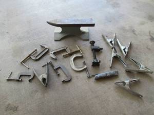 lot 201 image: 12 ANVIL AND ASSORTED CLAMPS