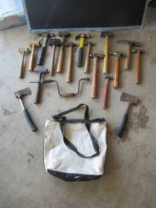 lot 202 image: 15 ASSORTED TYPES OF HAMMERS, 2 HATCHETS AND ANTIQUE DRILL