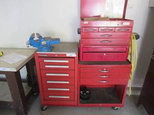 lot 206 image: KENNEDY TOOLBOX ON CASTERS WITH LARGE OLYMPIA VISE THAT SWIVELS MOUNTED ON IT ALSO HAS A ELECTRICAL OUTLET BUILT ON IT 41 X 14 X 33 AND 48 TO THE TALLEST PART OF BOX
