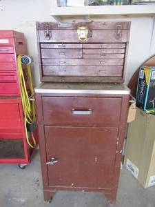 lot 208 image: KENNEDY TOOLBOX ON CASTERS 20 X 16 X 48. INCLUDES ALL CONTENTS OF TOOLBOX
