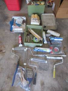 lot 212 image: PAINTING SUPPLIES INCLUDING ROLLERS, PANS, BRUSHES AND MORE