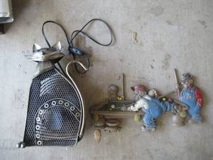 lot 217 image: VINTAGE 1971 SEXTON CAST METAL SHOOTING POOL WALL ART AND DECO BREEZE CAT SHAPED DECORATIVE FIGURINE FAN