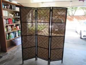 lot 218 image: BEAUTIFUL FOLDING ROOM DIVIDER 59 X 72