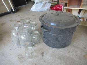lot 220 image: LONGLIFE MASON JARS AND KERR JARS IN CANNERS RACK THAT SITS AND FITS IN OLD ROASTING TIN