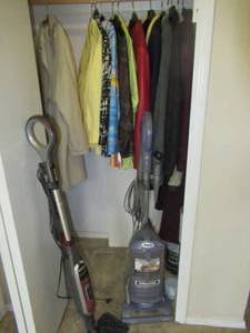 lot 16 image: PRESTON AND YORK RED LEATHER WOMENS COAT SIZE LARGE, COLUMBIA FLEECE JACKET AND VARIOUS OTHER COATS, SHARK NAVIGATOR LIFT AWAY VACUUM, SHARK STEAM MOP MODEL S5003A 12 AND SEVERAL BLANKETS
