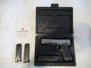 lot 178 image: RUGER P85 MKII 9MM SEMI-AUTOMATIC PISTOL WITH 3 EXTRA MAGAZINES FULL OF HOLLOW POINT AMMO AND CARRYING CASE