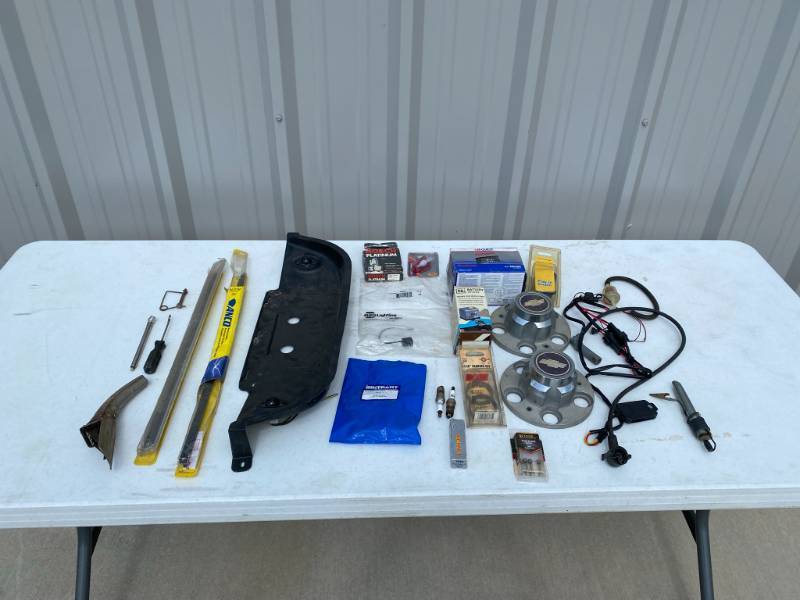 lot 170 image: Box of Miscellaneous Parts