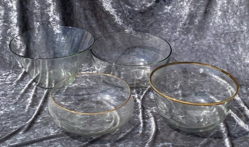 lot 204 image: Glass Serving Bowls